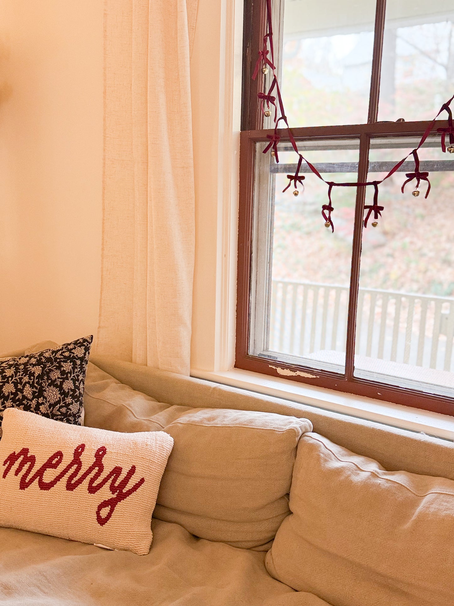 BOW VELVET GARLAND