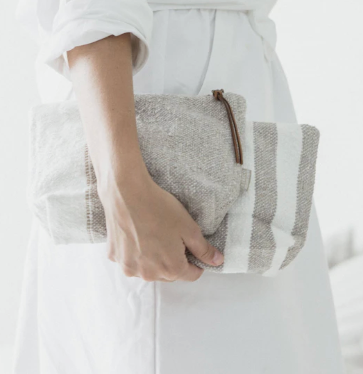 CHARLOTTE LINEN POUCH