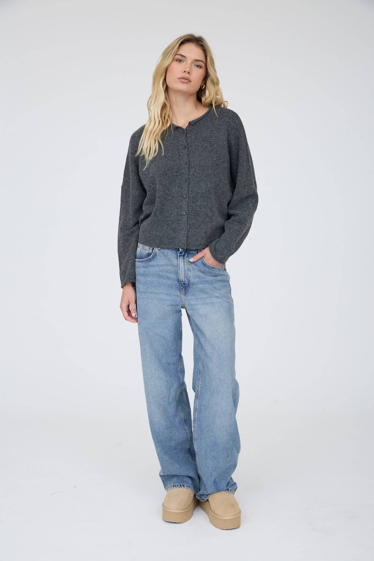 LIGHTWEIGHT BUTTON DOWN KNIT CARDIGAN