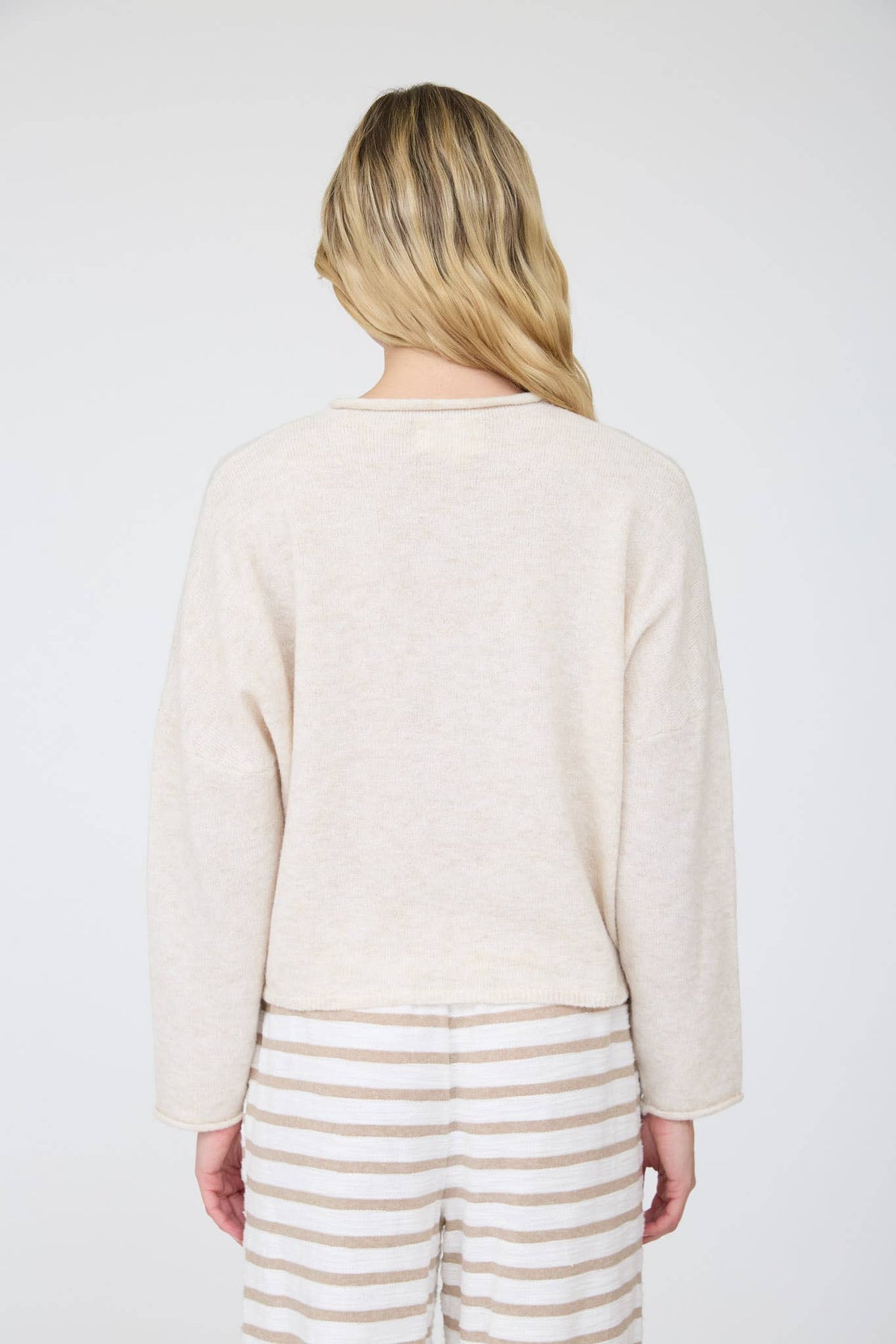 LIGHTWEIGHT BUTTON DOWN KNIT CARDIGAN
