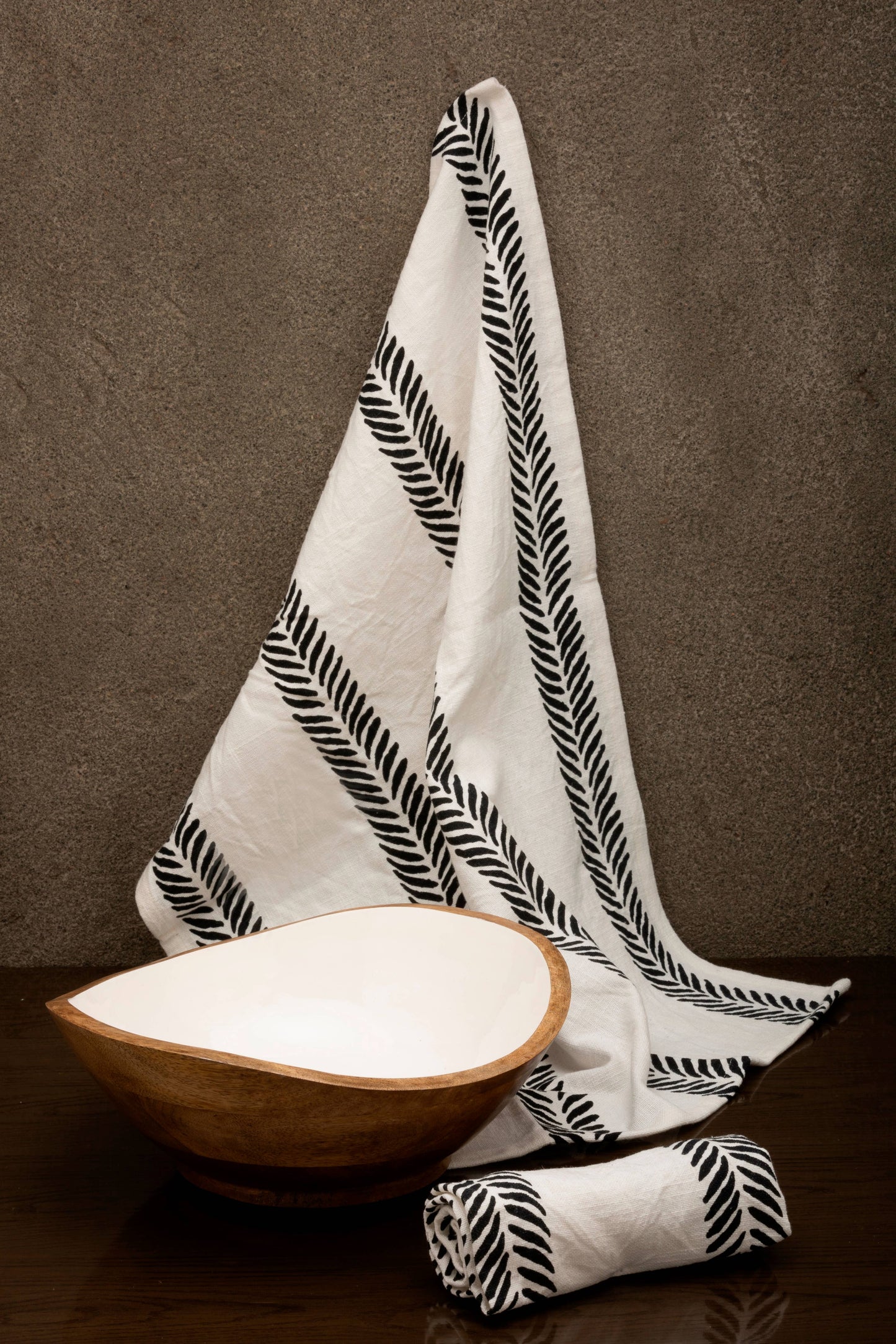 Wooden Serving Bowl +2 Dish Towels