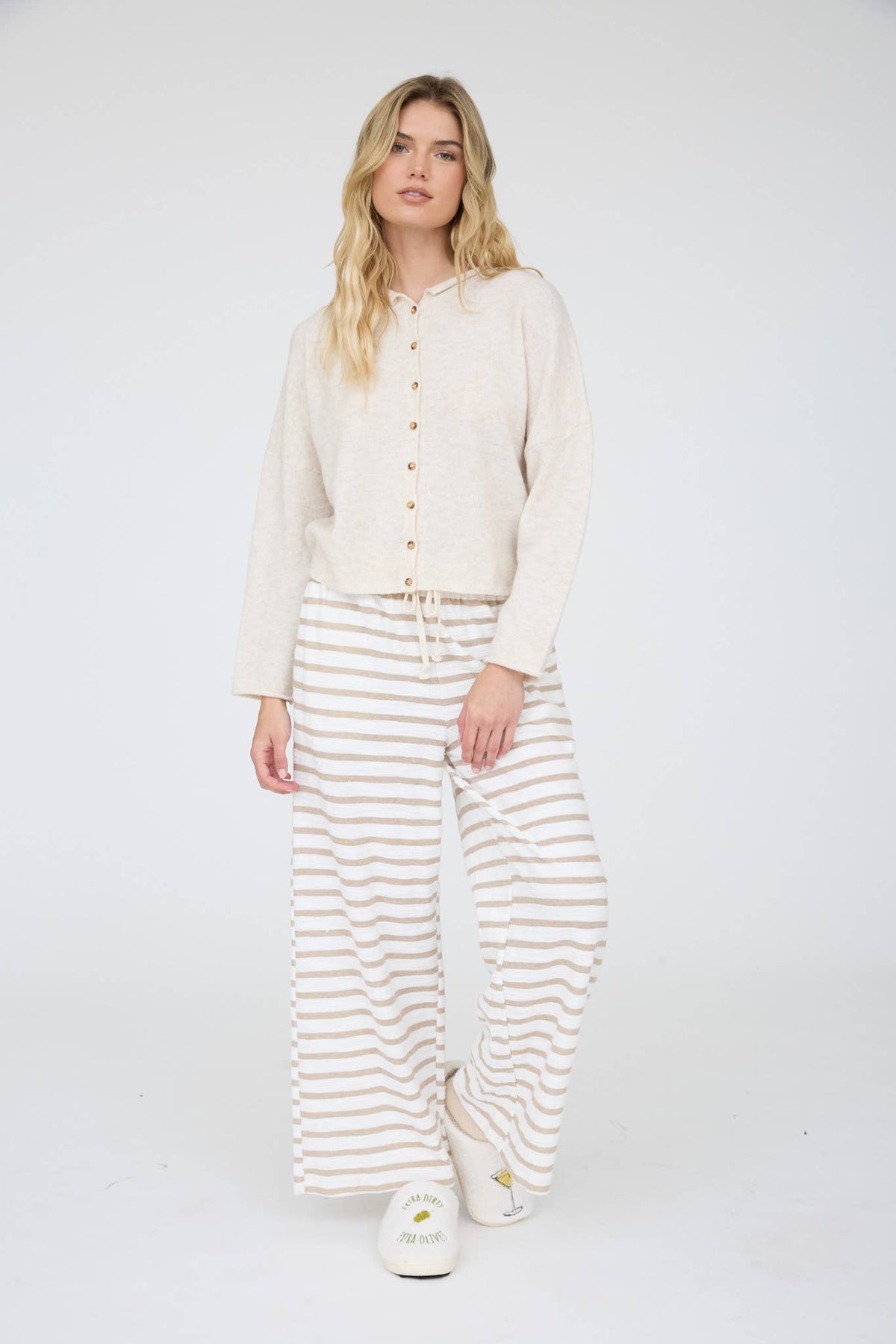 LIGHTWEIGHT BUTTON DOWN KNIT CARDIGAN