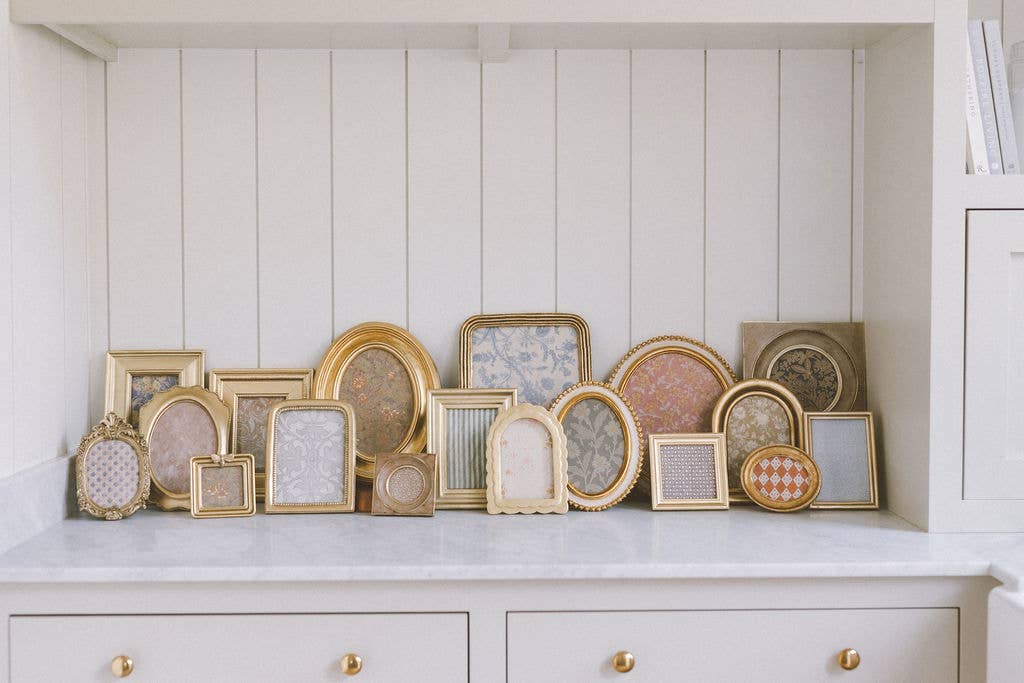 ANTIQUE OVAL FRAME