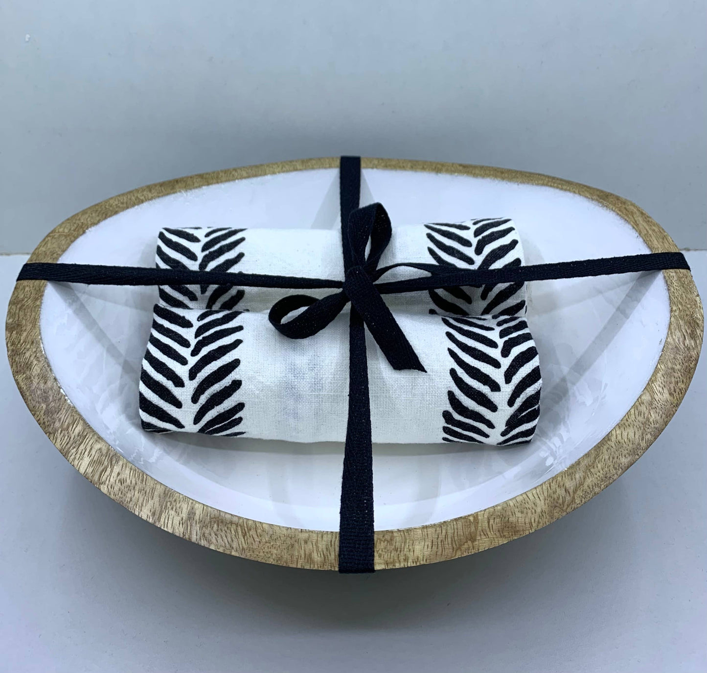 Wooden Serving Bowl +2 Dish Towels