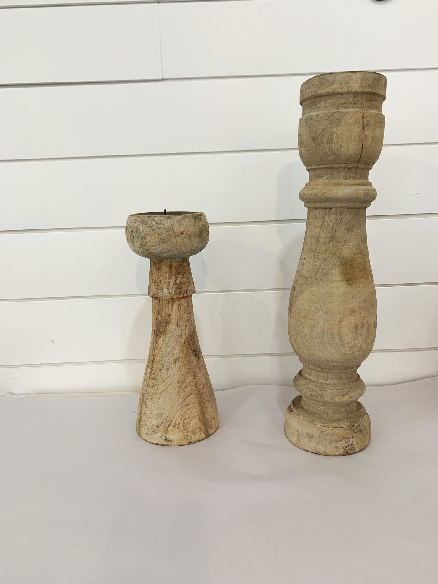 TABLE LEG PILLAR HOLDER